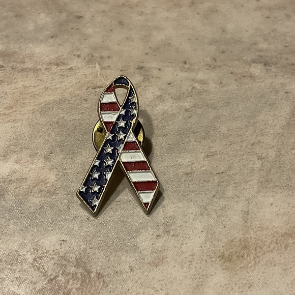 Vintage Tac Pin USA Flag Ribbon Lapel Pin Enameled - Picture 3 of 7